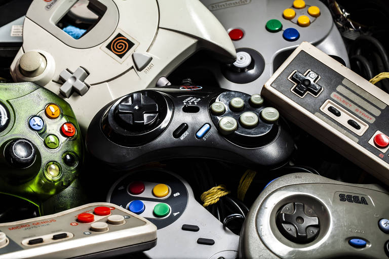 Mega Eletrônicos - Juntar os amigos e jogar vídeo game é muito bom! 😍  Conte pra gente qual é o seu console favorito! 🎮